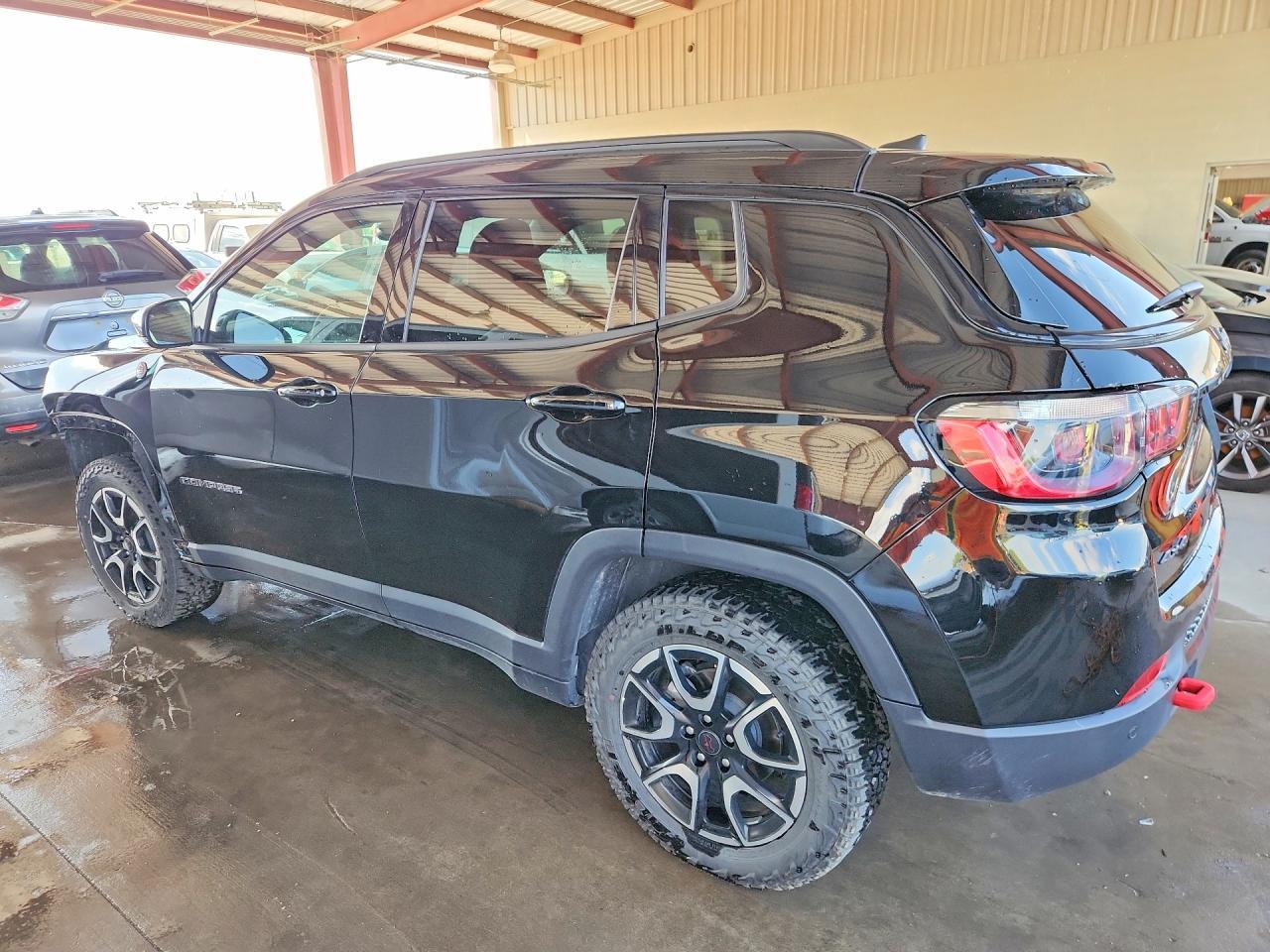 2025 Jeep Compass Trailhawk - zdjęcie 2