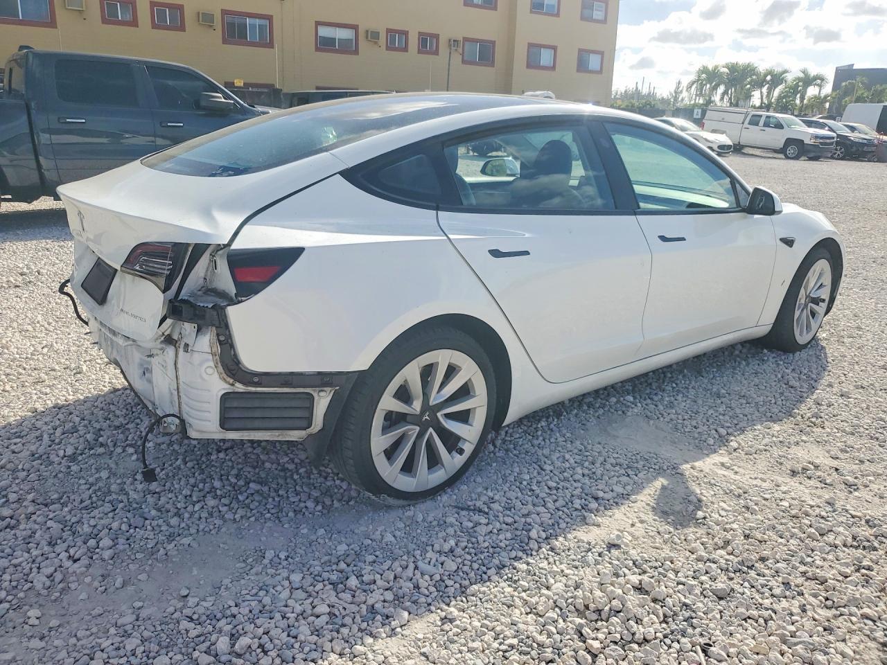 2022 Tesla Model 3 - zdjęcie 3