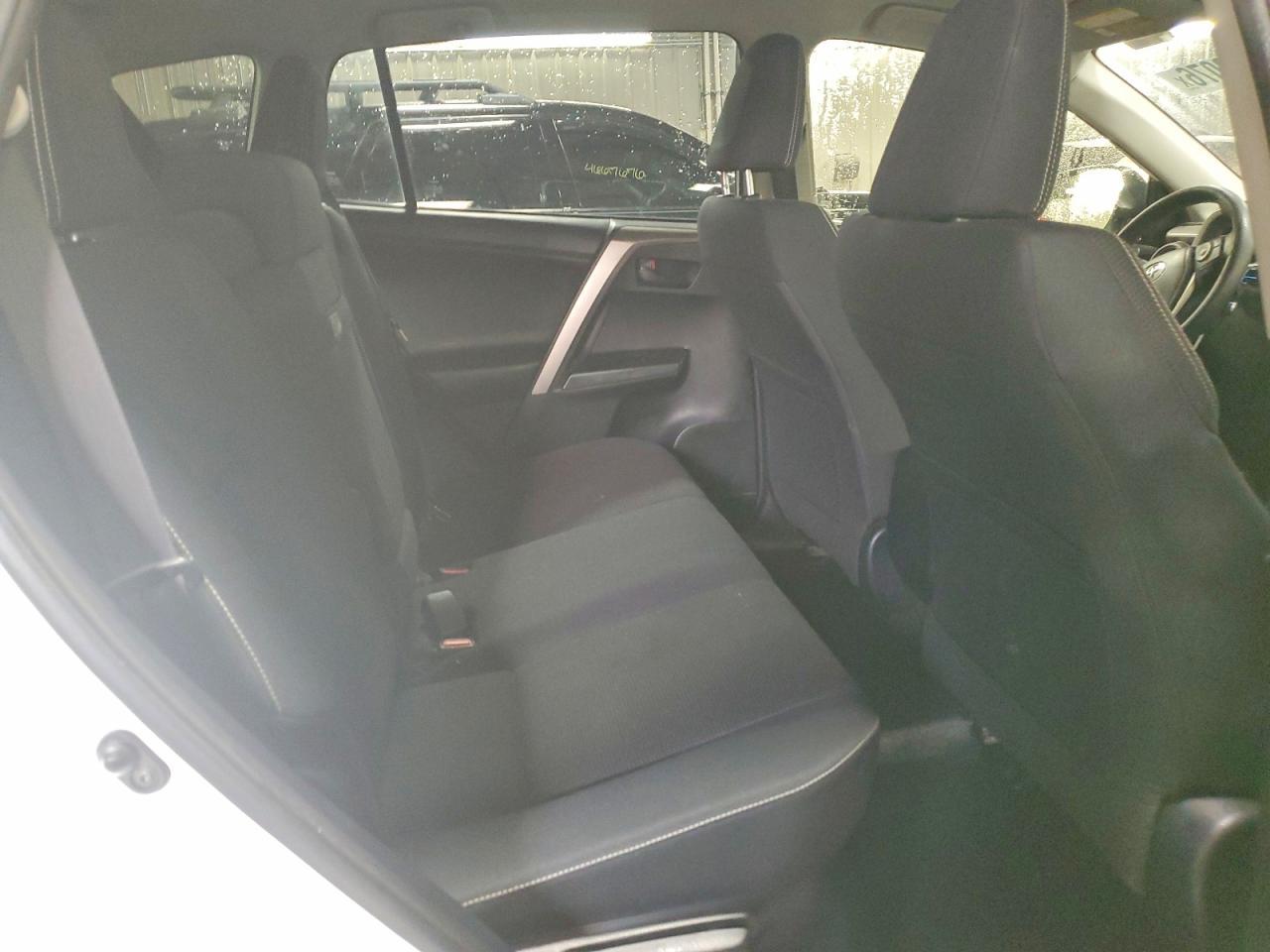 2018 Toyota Rav4 Hybrid Le - zdjęcie 10