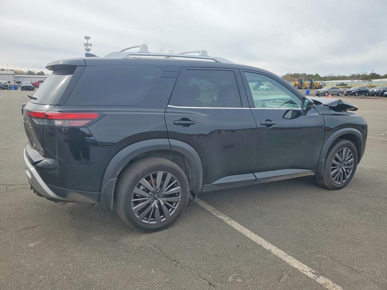 2025 Nissan Pathfinder Sl - zdjęcie 3