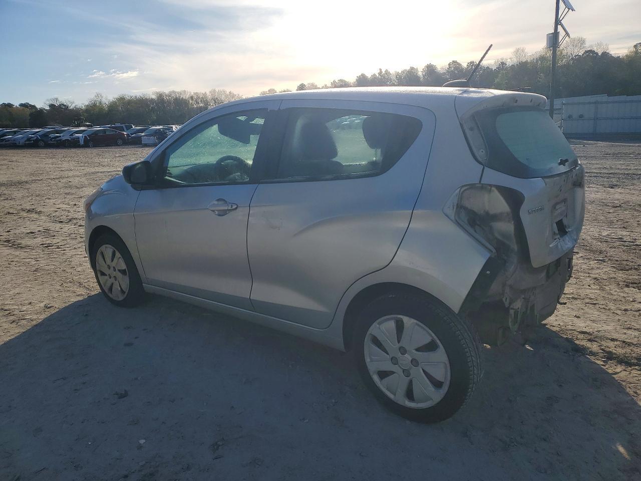 2016 Chevrolet Spark Ls - zdjęcie 2
