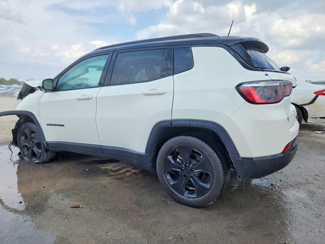 2021 Jeep Compass Latitude - zdjęcie 2