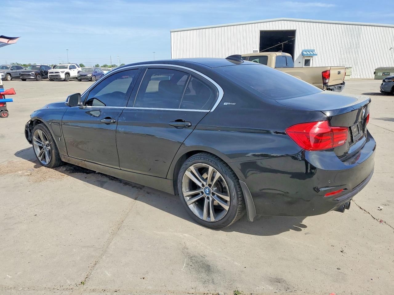 2017 BMW 330E - zdjęcie 2