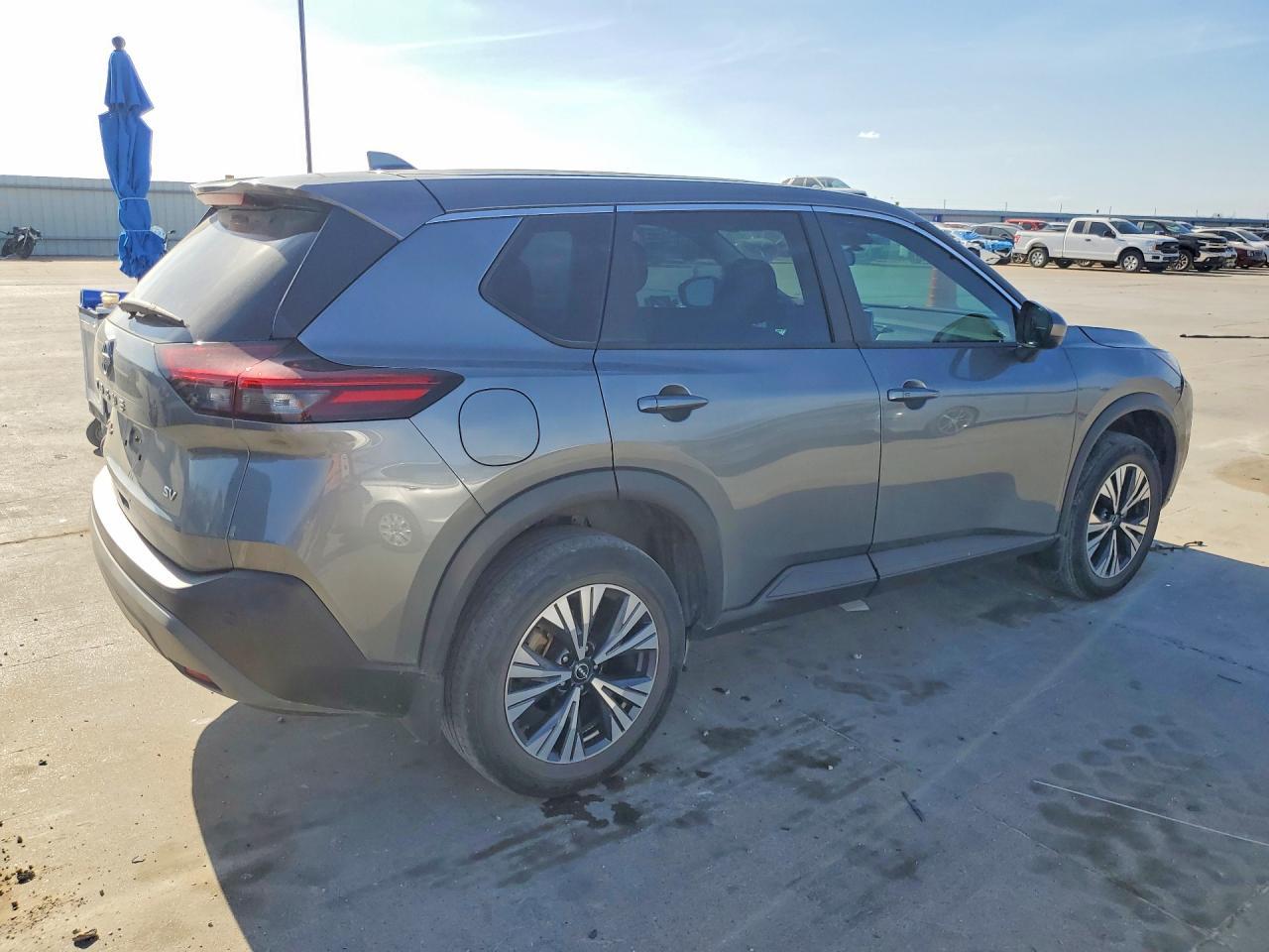 2023 Nissan Rogue Sv - zdjęcie 3