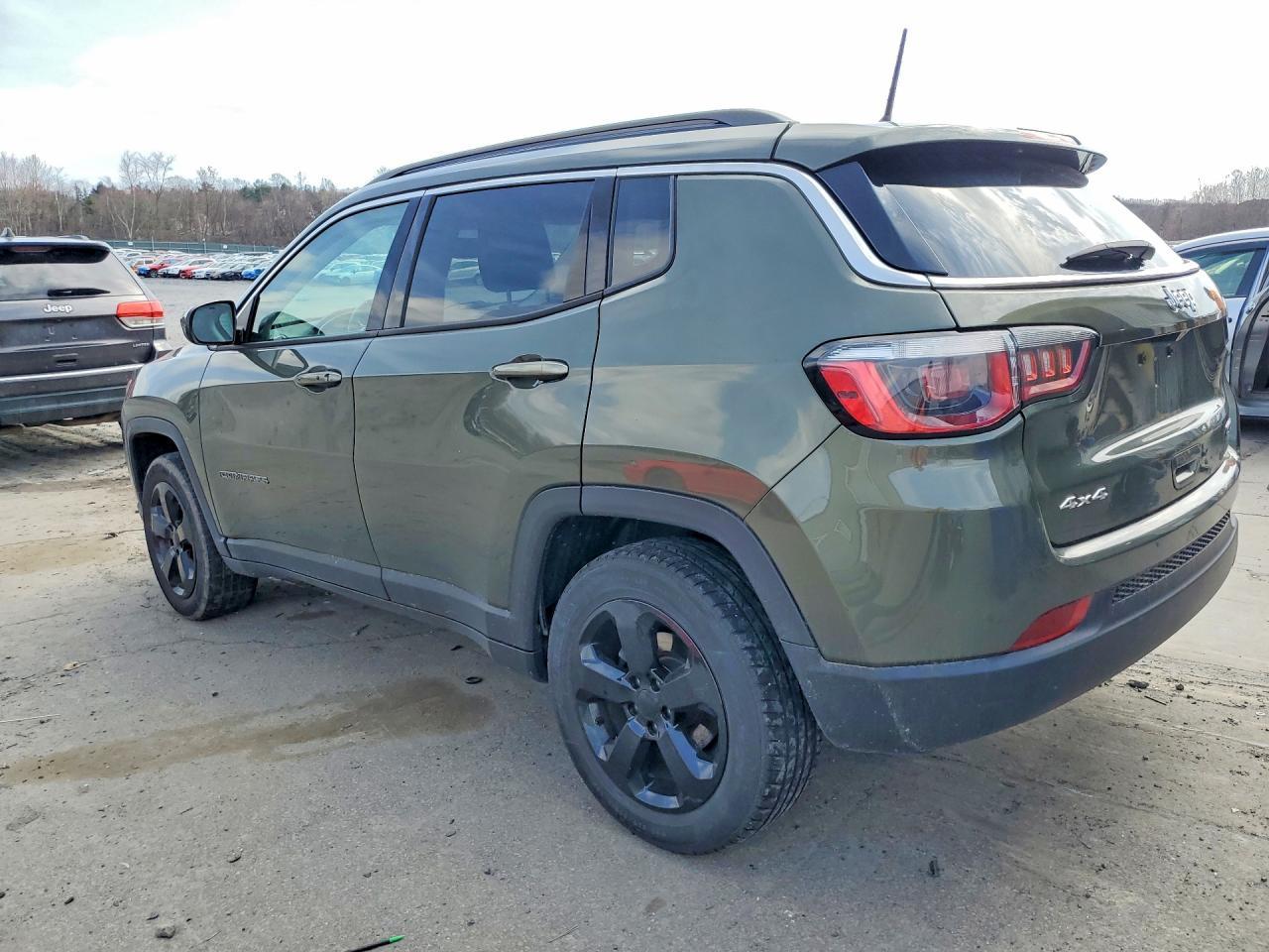 2018 Jeep Compass Latitude - zdjęcie 2