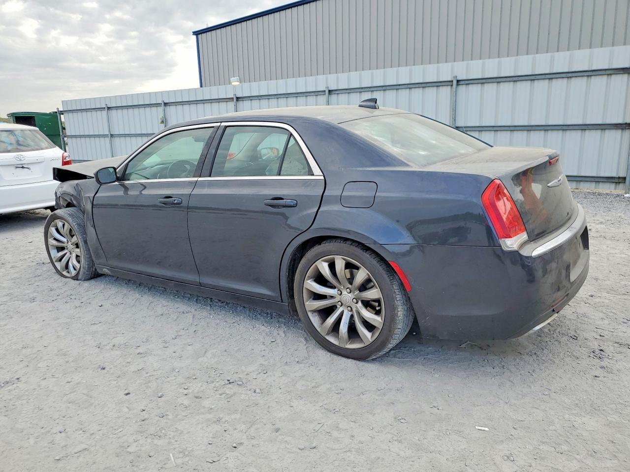 2017 Chrysler 300 Limited - zdjęcie 2