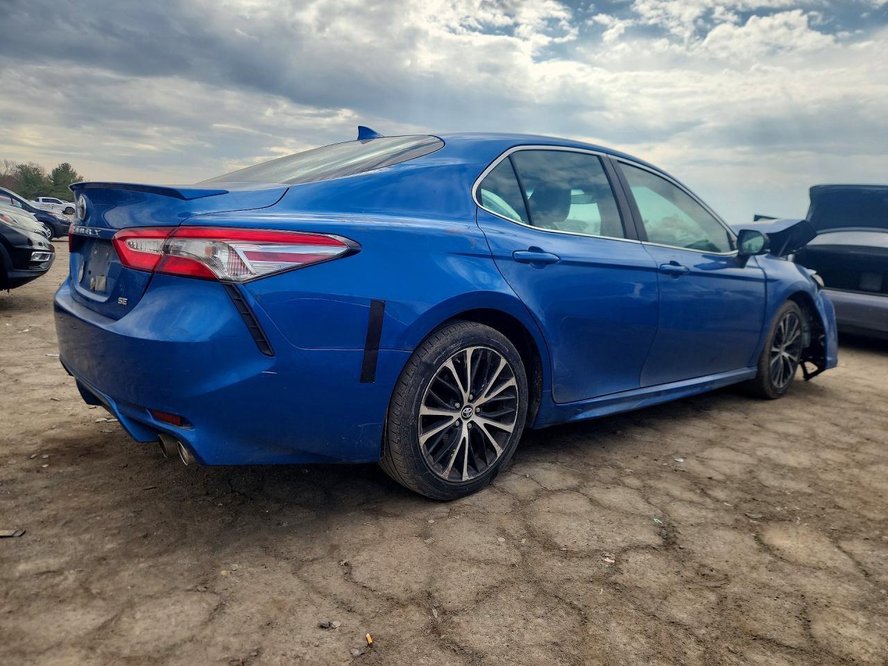 2019 Toyota Camry Se - zdjęcie 3