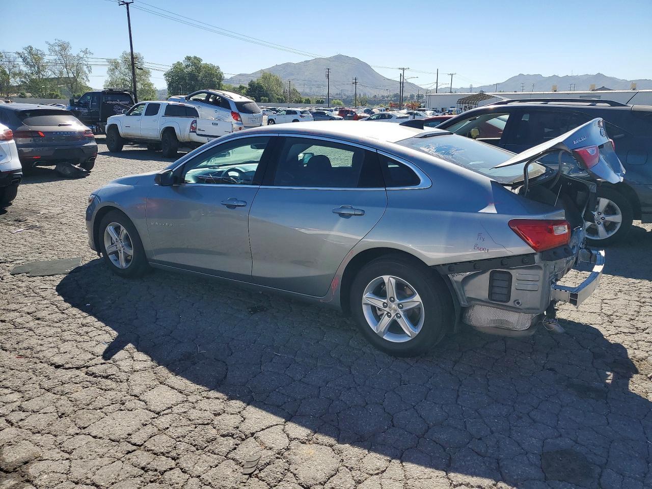 2024 Chevrolet Malibu Ls - zdjęcie 2