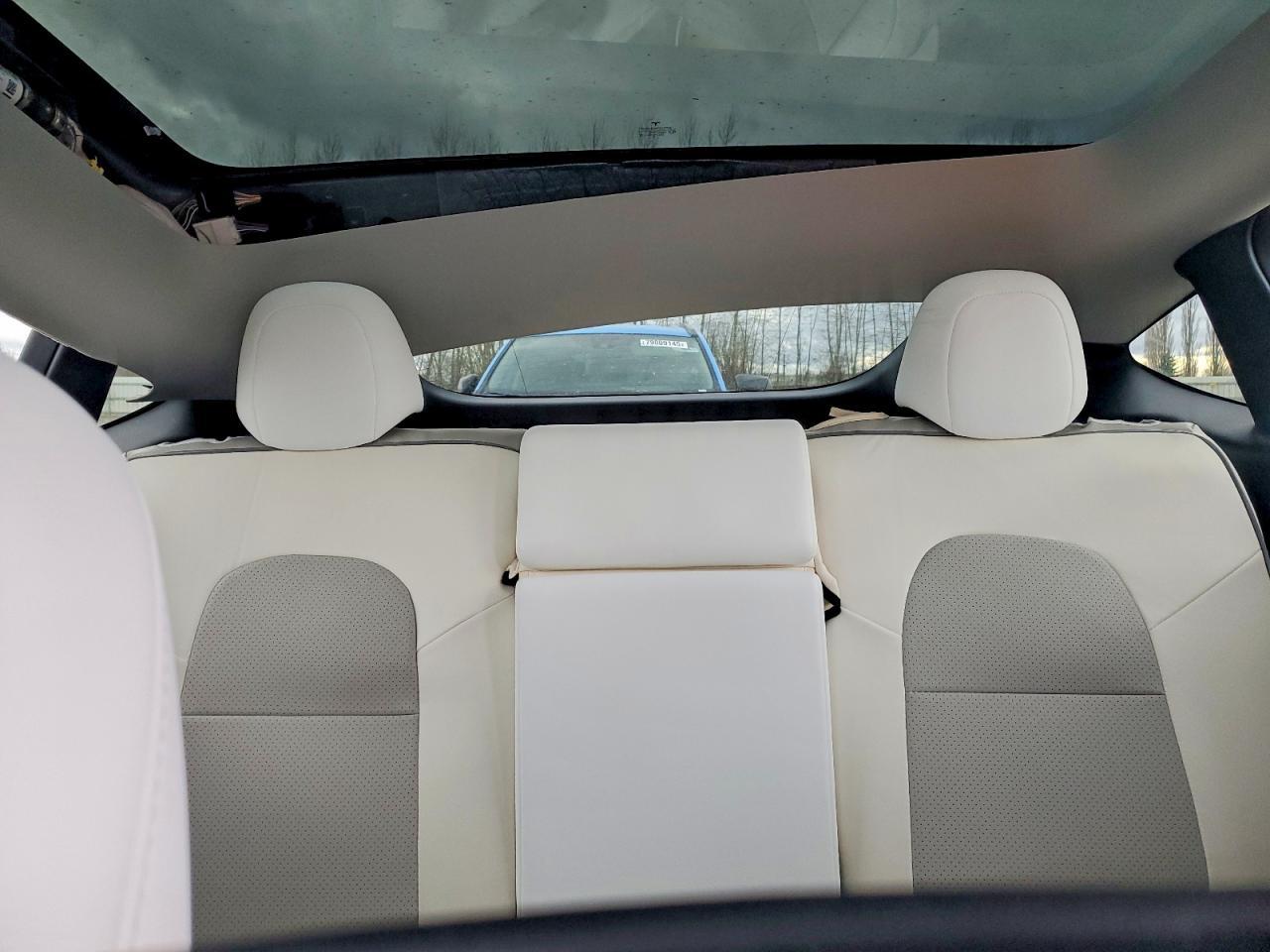 2024 Tesla Model Y - zdjęcie 10