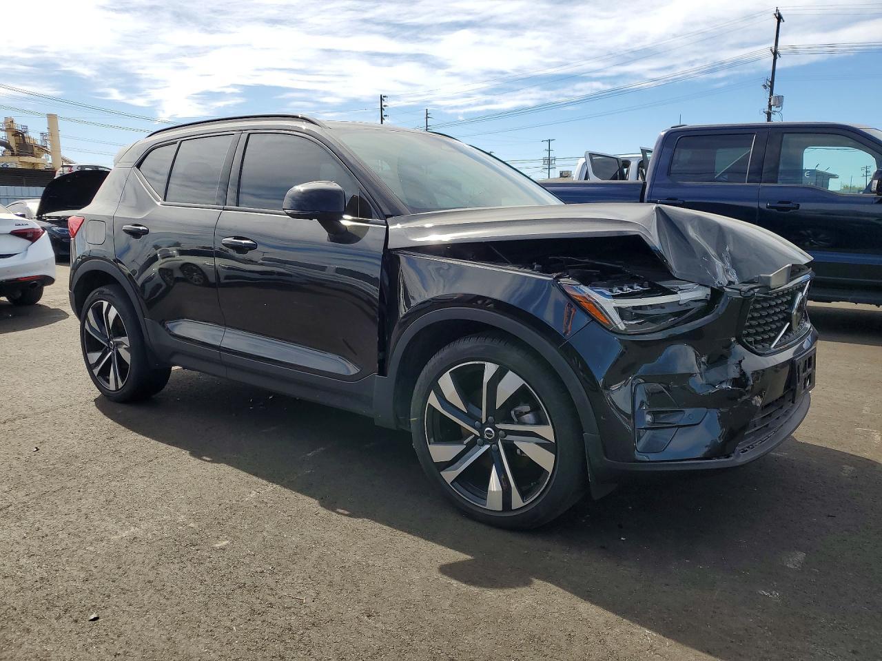 2024 Volvo Xc40 Plus - zdjęcie 4