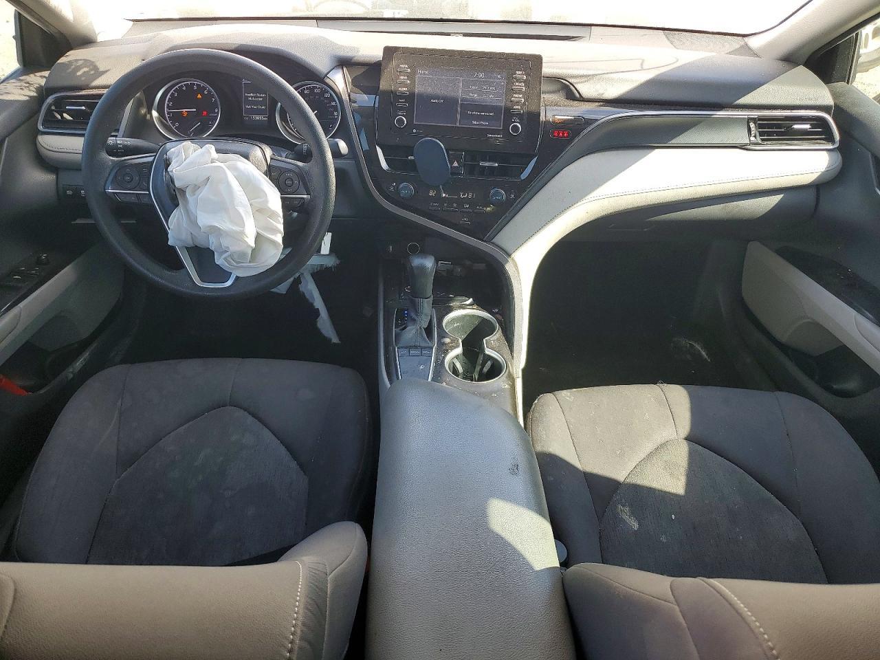 2023 Toyota Camry Le - zdjęcie 8