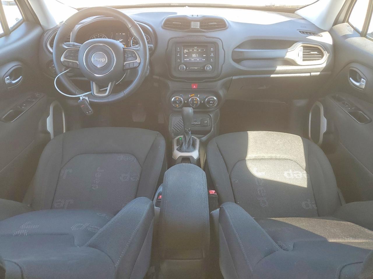 2017 Jeep Renegade Latitude - zdjęcie 8