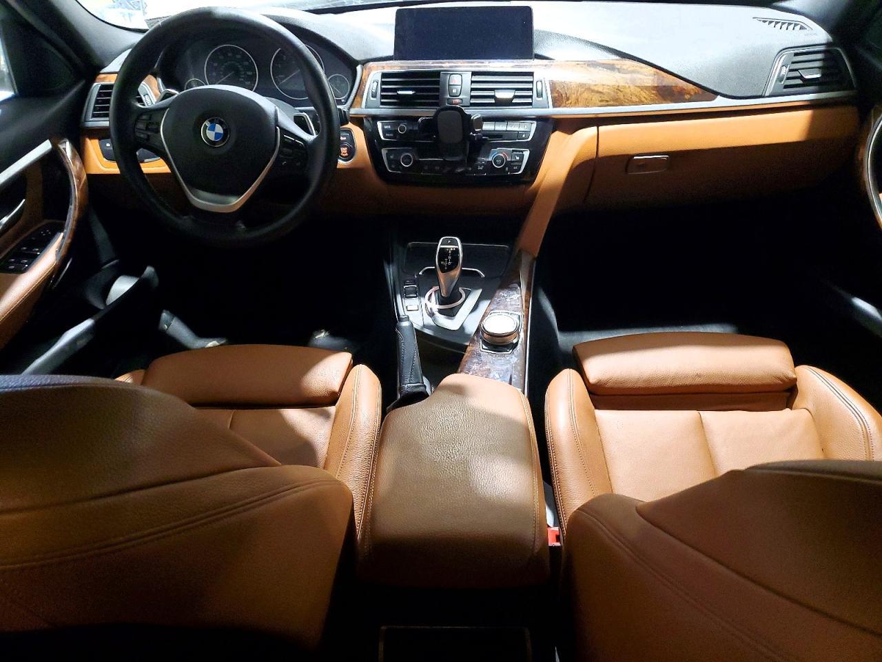 2017 BMW 330 Xi - zdjęcie 8