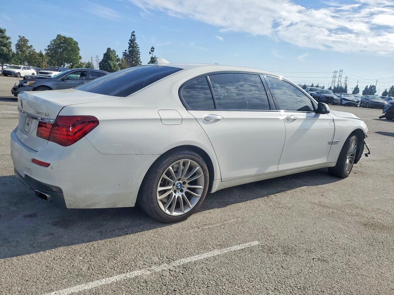 2014 BMW 750 Lxi - zdjęcie 3