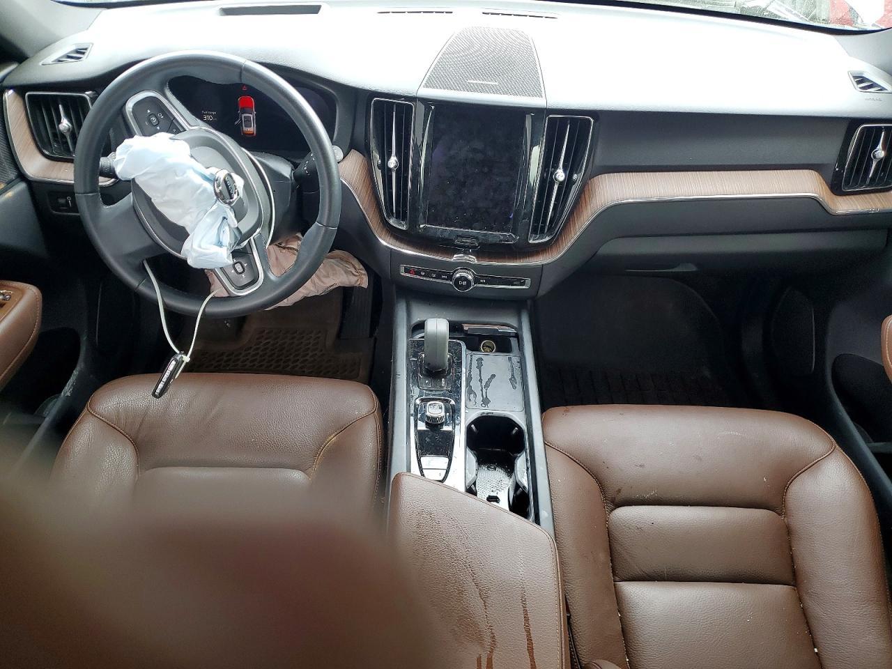 2022 Volvo Xc60 B5 Momentum - zdjęcie 8