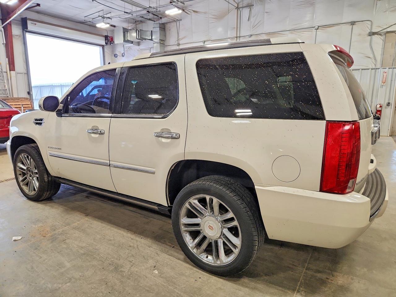 2014 Cadillac Escalade Platinum - zdjęcie 2
