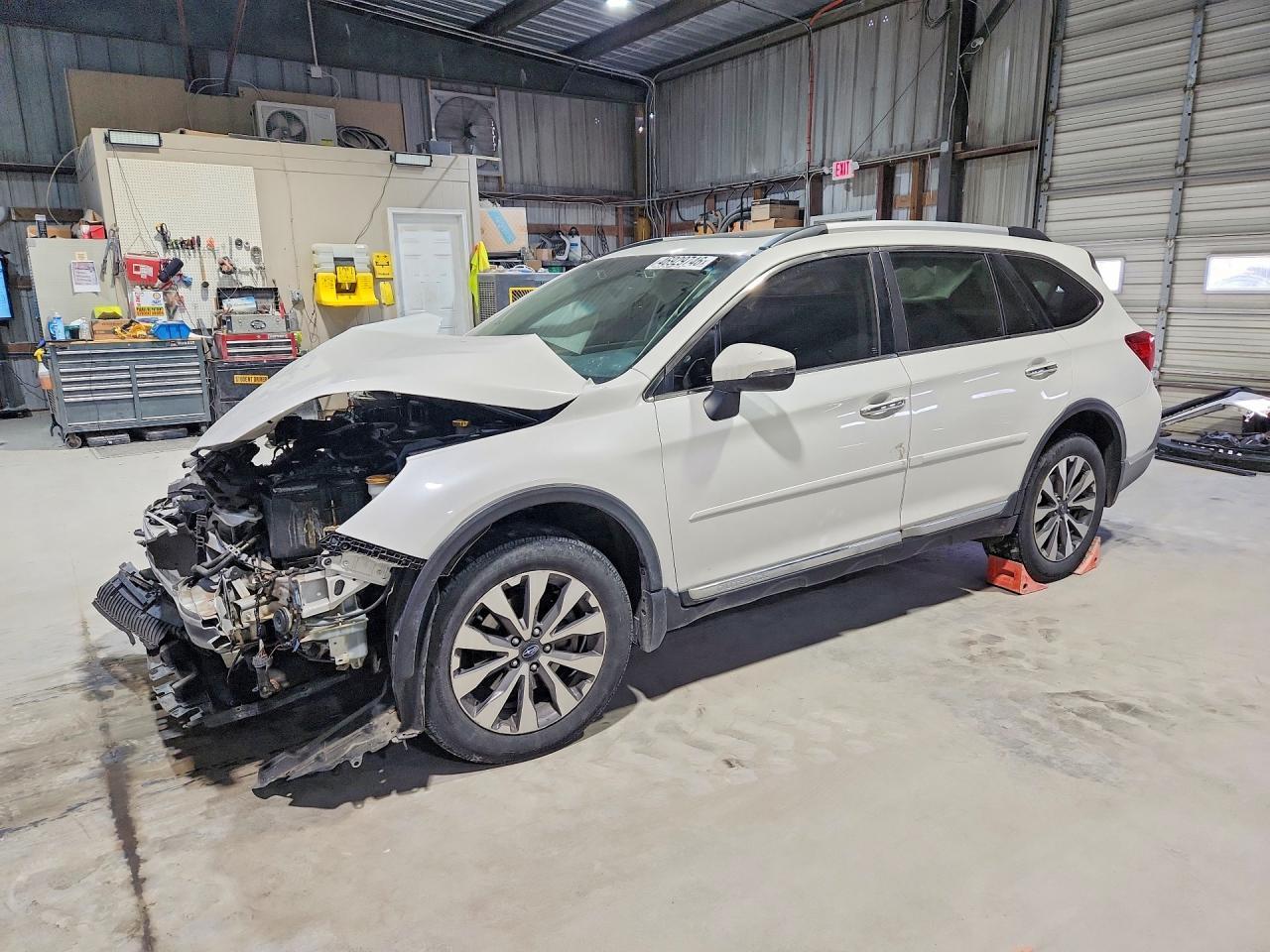 2019 Subaru Outback Touring - zdjęcie główne