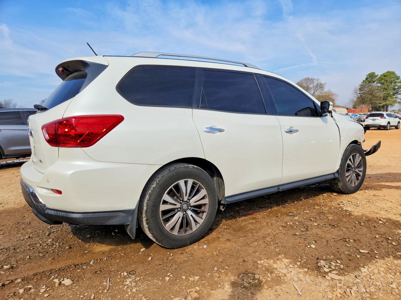 2017 Nissan Pathfinder Sl - zdjęcie 3
