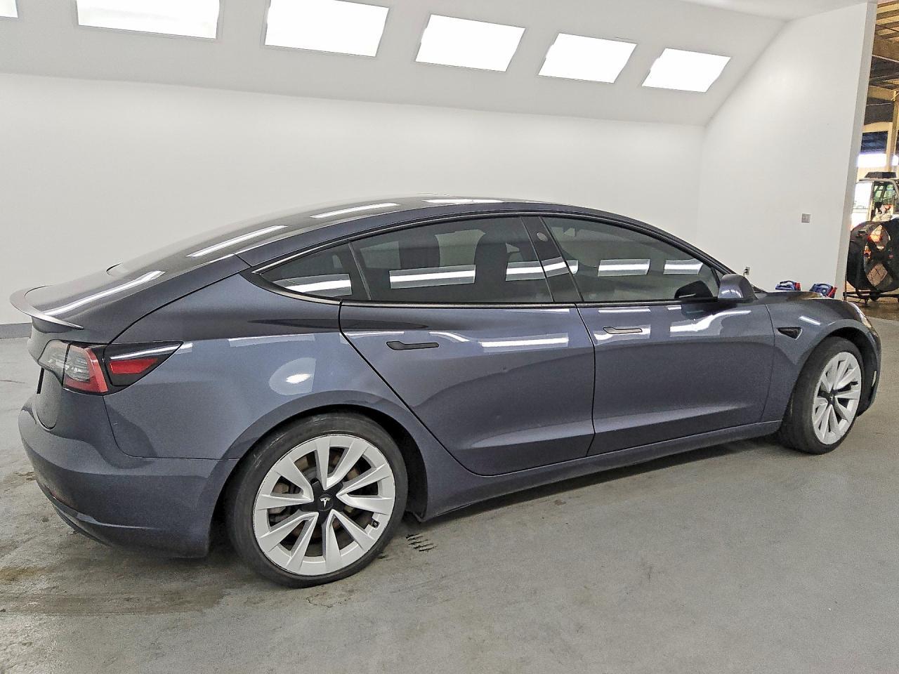 2022 Tesla Model 3 - zdjęcie 3