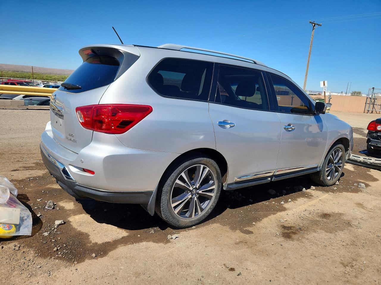 2017 Nissan Pathfinder Platinum - zdjęcie 3
