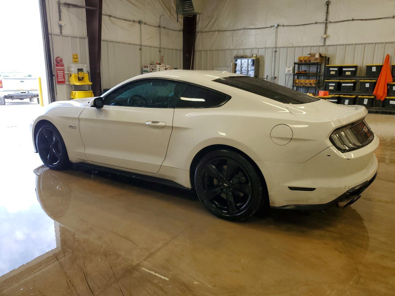 2019 Ford Mustang Gt - zdjęcie 2