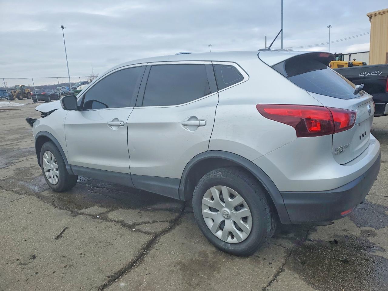 2019 Nissan Rogue Sport S - zdjęcie 2