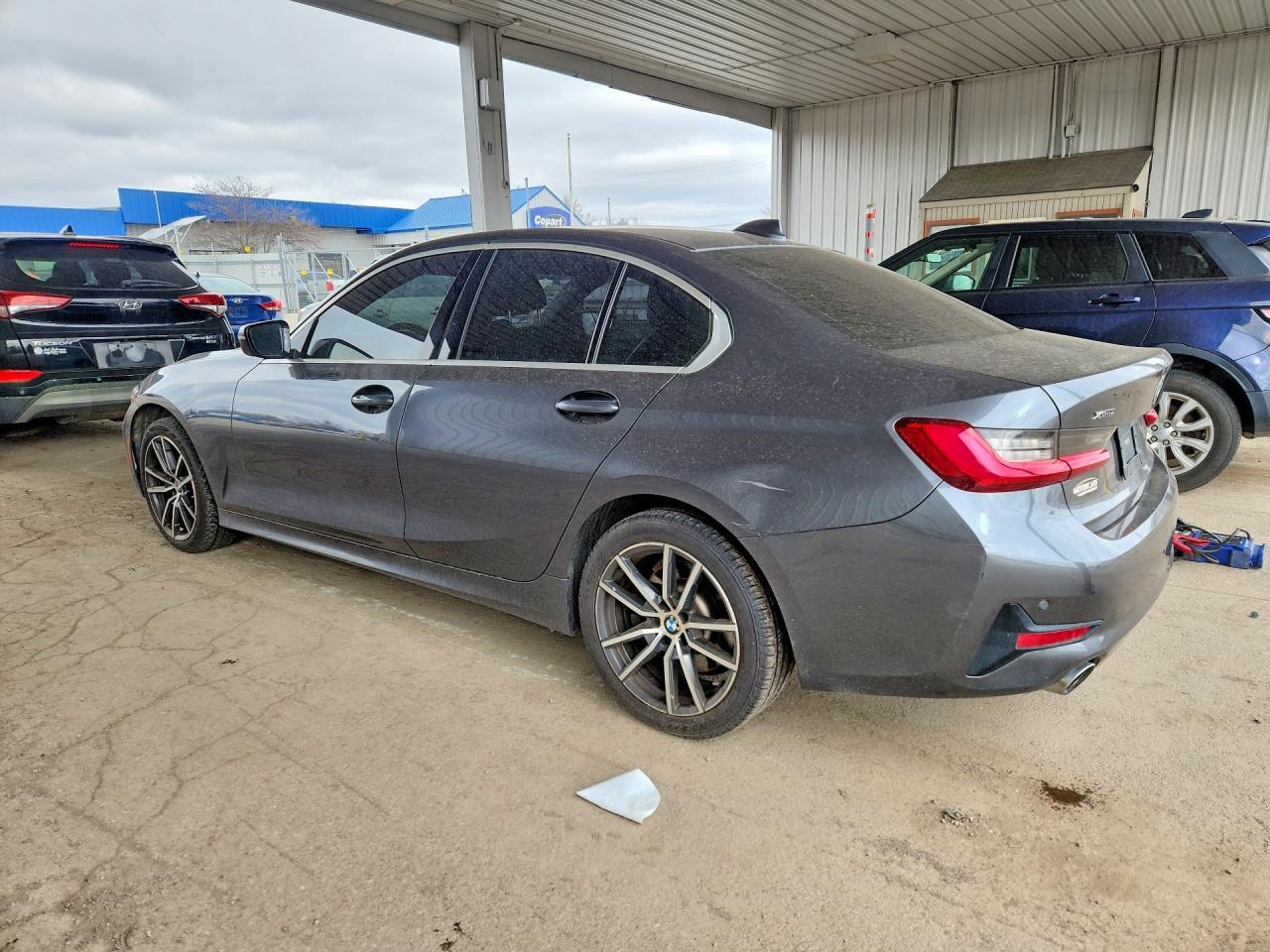 2021 BMW 330Xi - zdjęcie 2