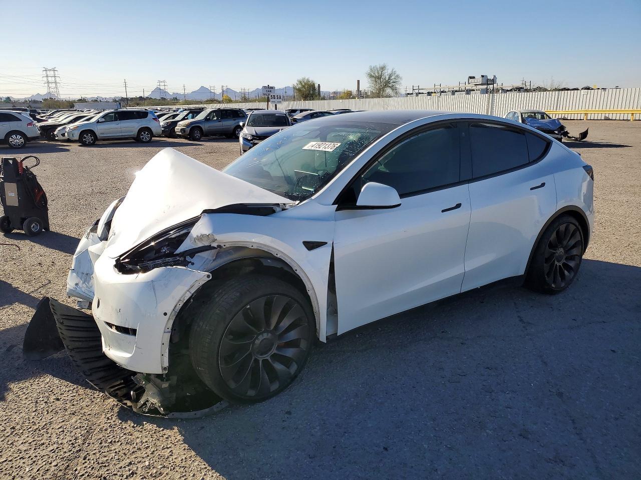 2021 Tesla Model Y - zdjęcie główne