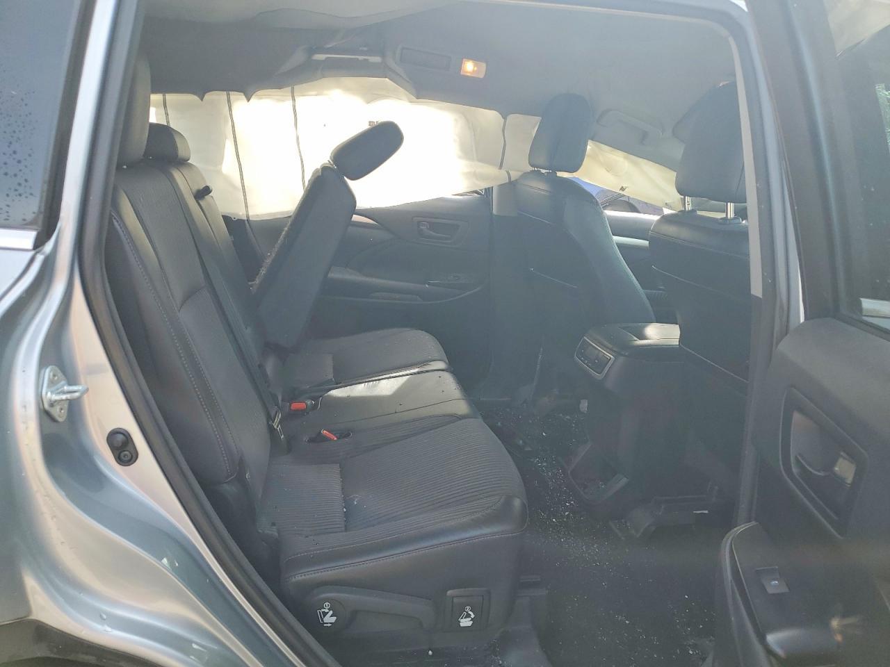 2015 Toyota Highlander Le Plus - zdjęcie 11