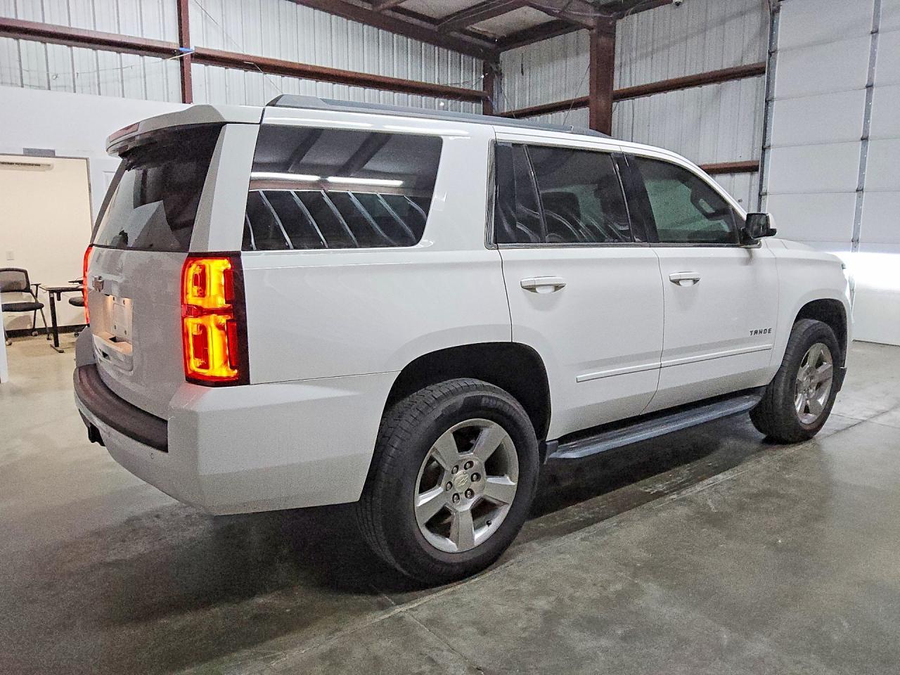 2017 Chevrolet Tahoe C1500 Ls - zdjęcie 3
