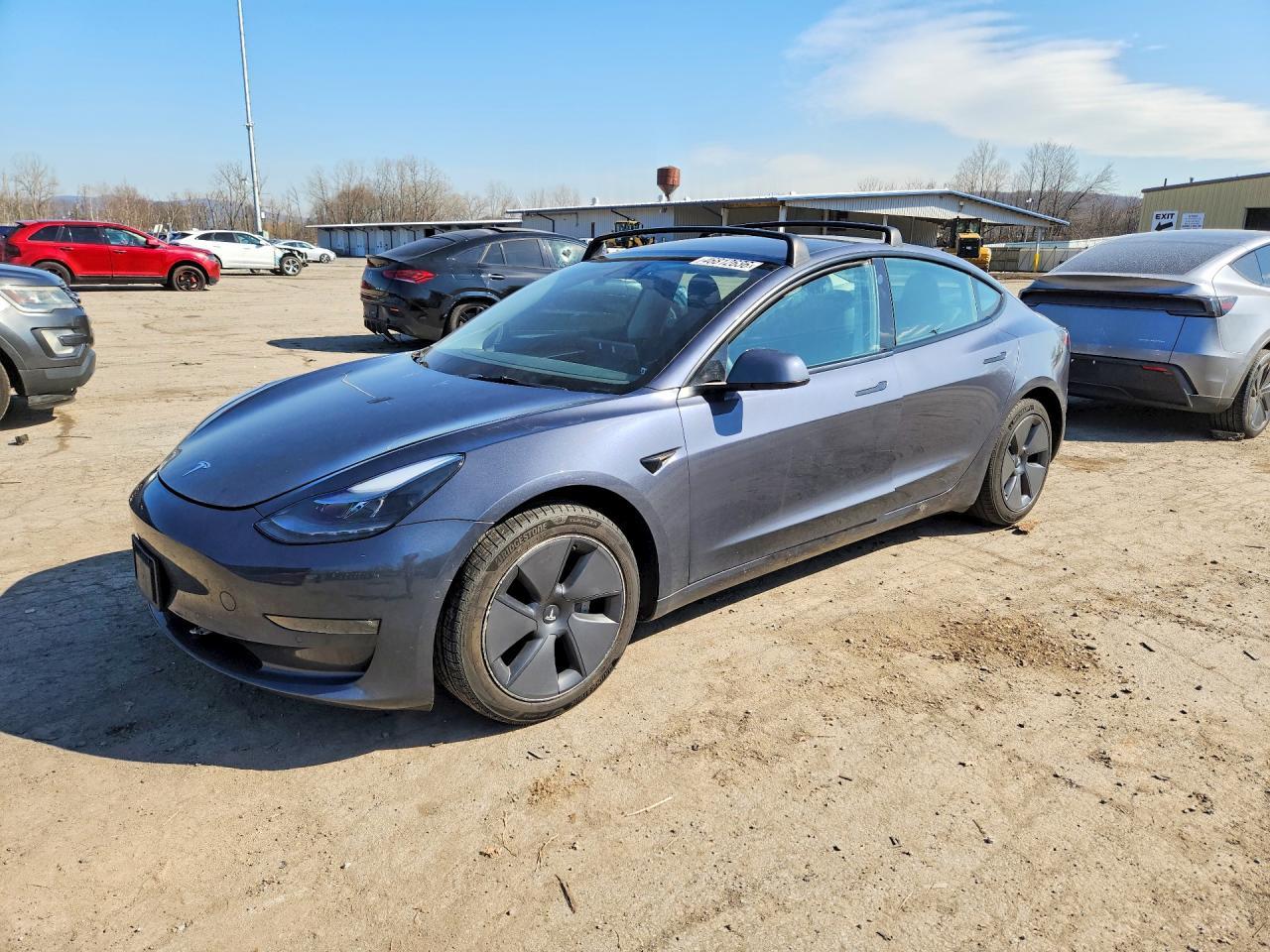 2022 Tesla Model 3 - zdjęcie główne