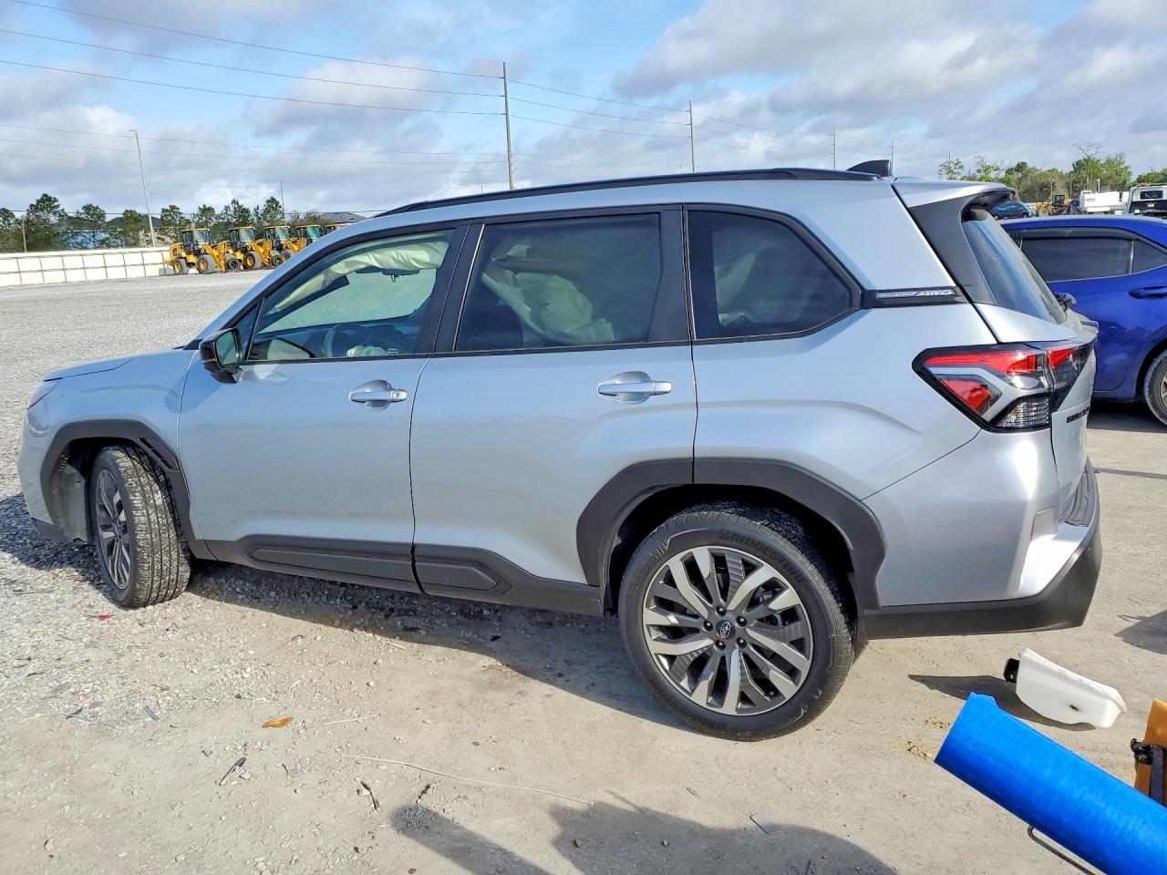 2025 Subaru Forester Touring - zdjęcie 2