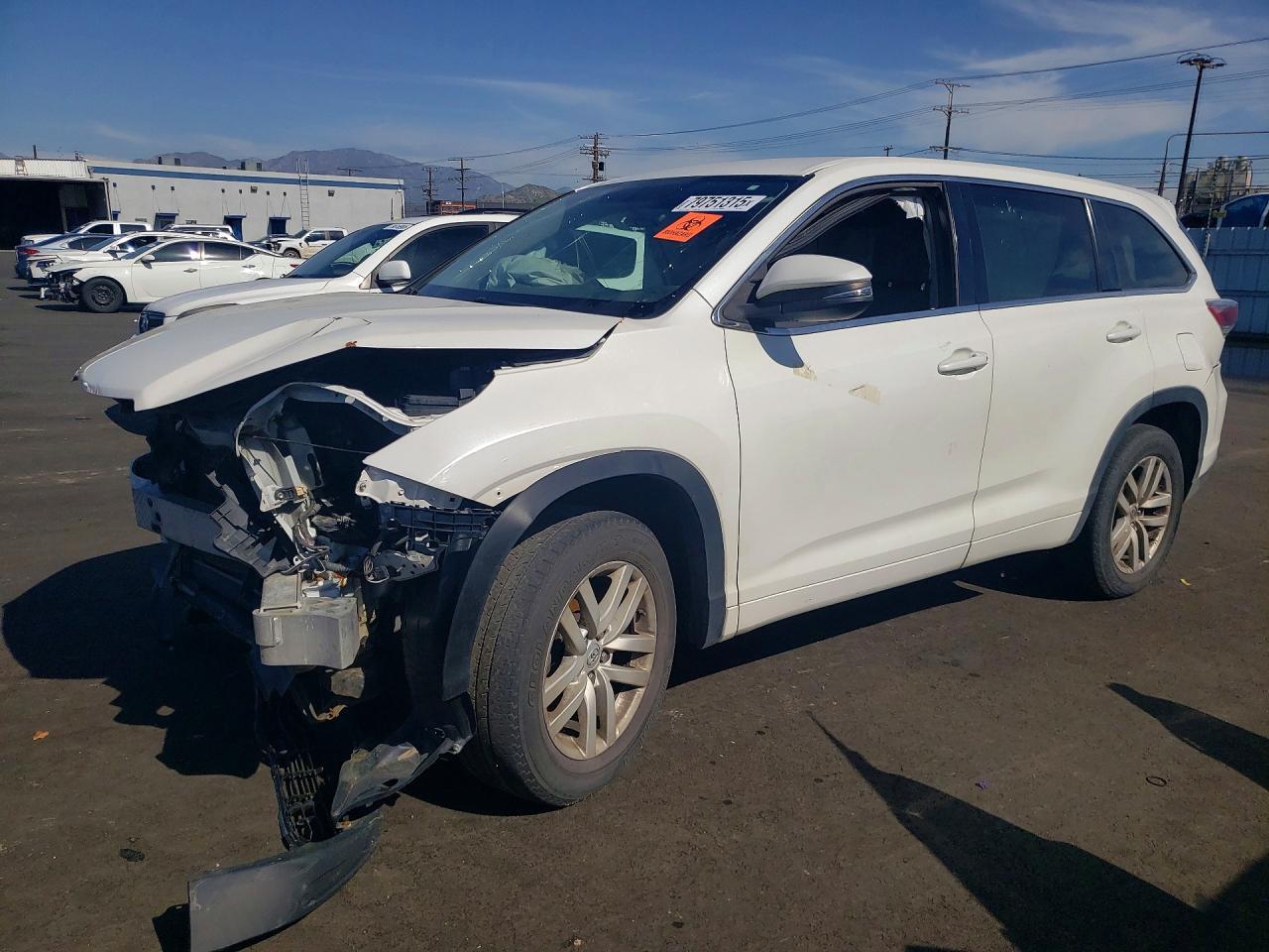 2015 Toyota Highlander Le - zdjęcie główne