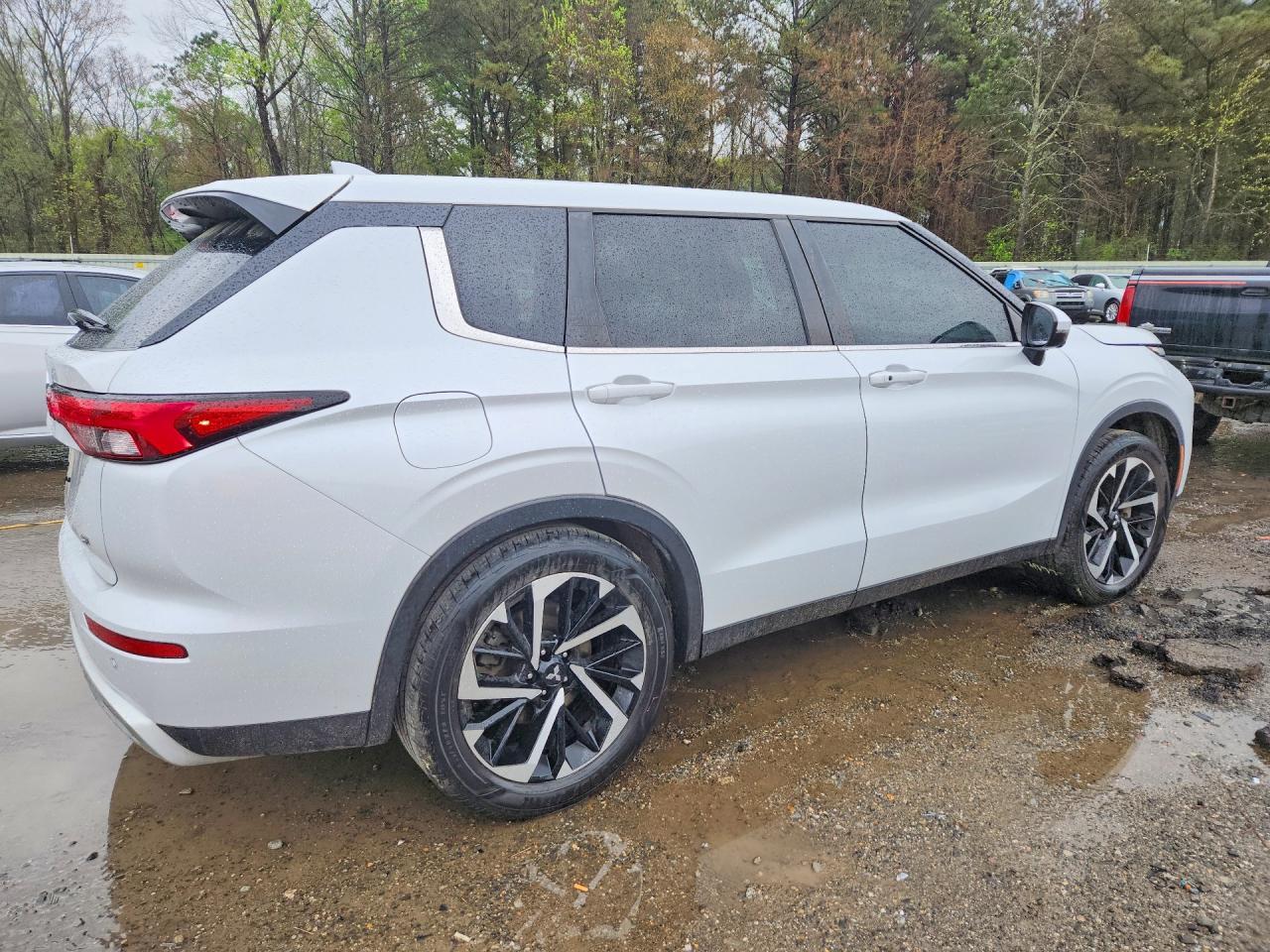 2022 Mitsubishi Outlander Se - zdjęcie 3