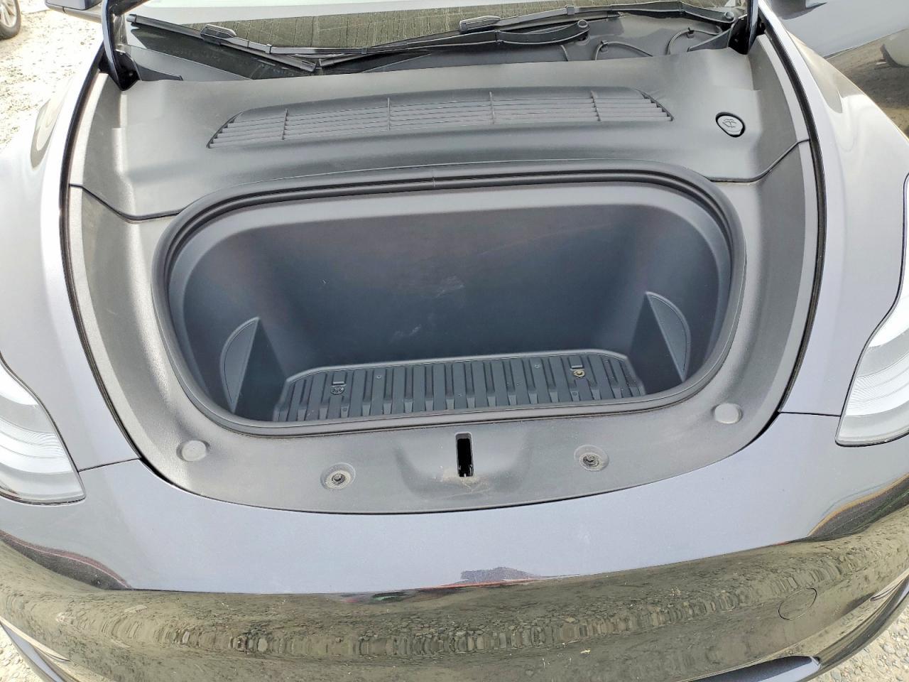 2024 Tesla Model Y - zdjęcie 11