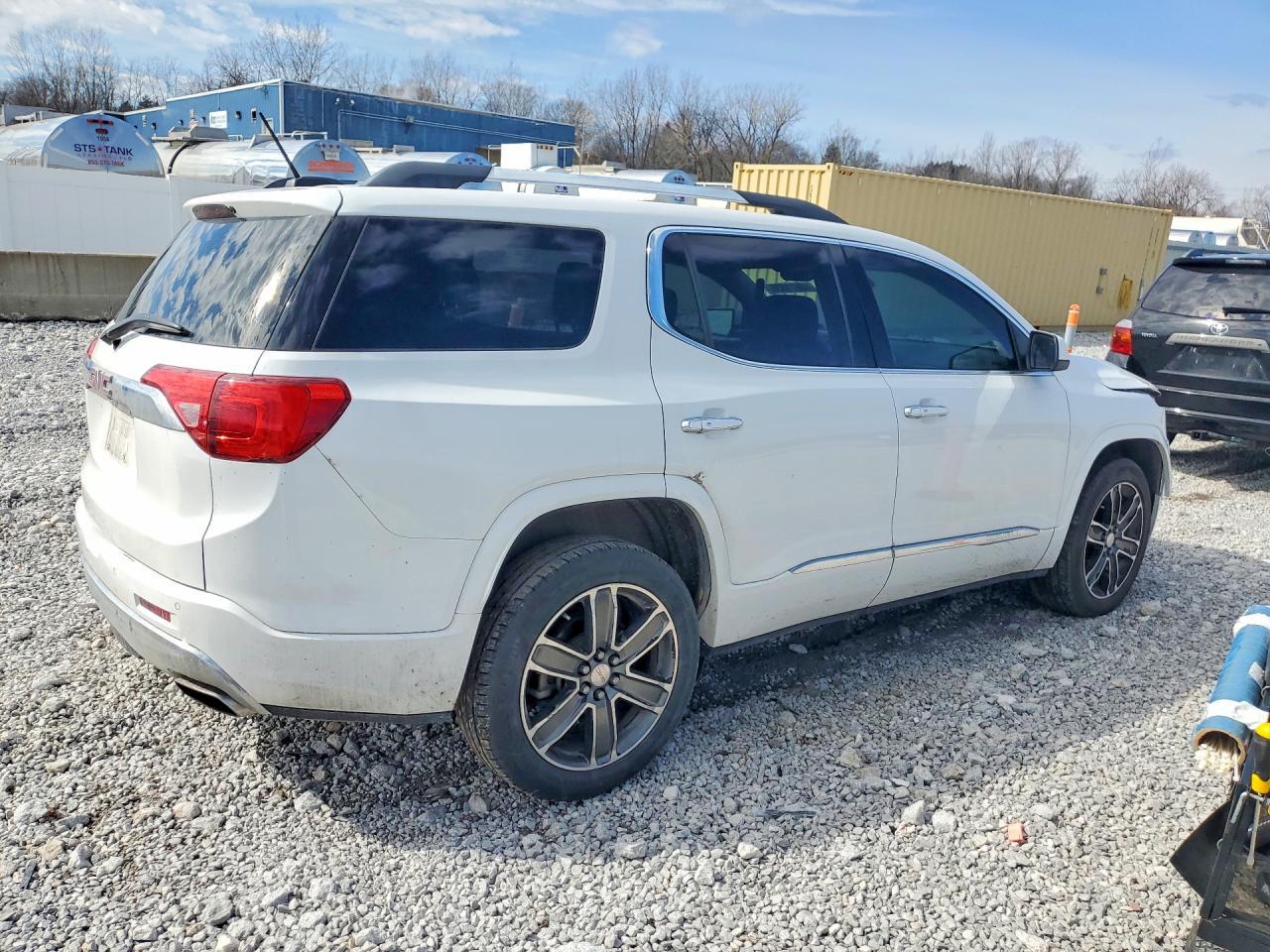 2019 GMC Acadia Denali - zdjęcie 3