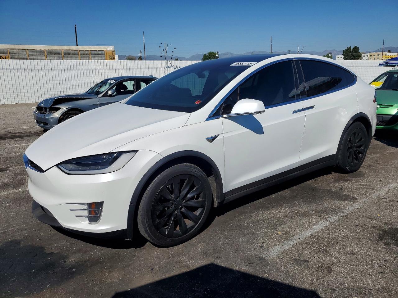 2020 Tesla Model X - zdjęcie główne