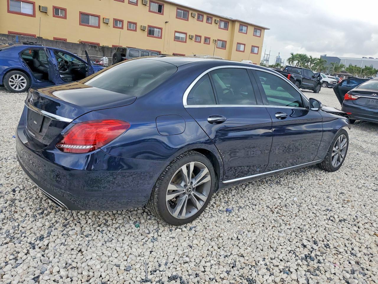 2019 Mercedes-Benz C 300 - zdjęcie 3