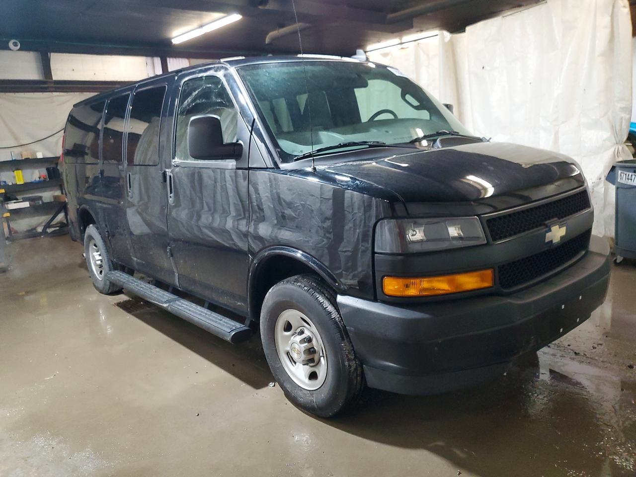 2022 Chevrolet Express G2500 Ls - zdjęcie 4