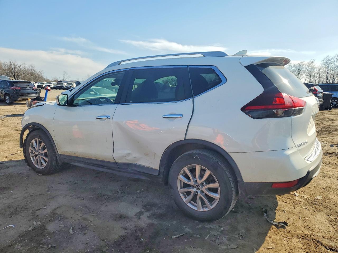 2019 Nissan Rogue S - zdjęcie 2