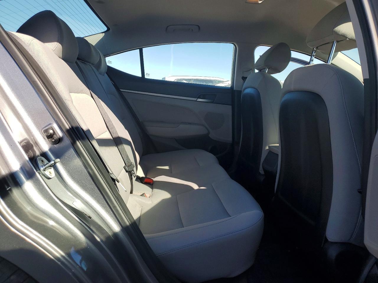 2018 Hyundai Elantra Se - zdjęcie 10