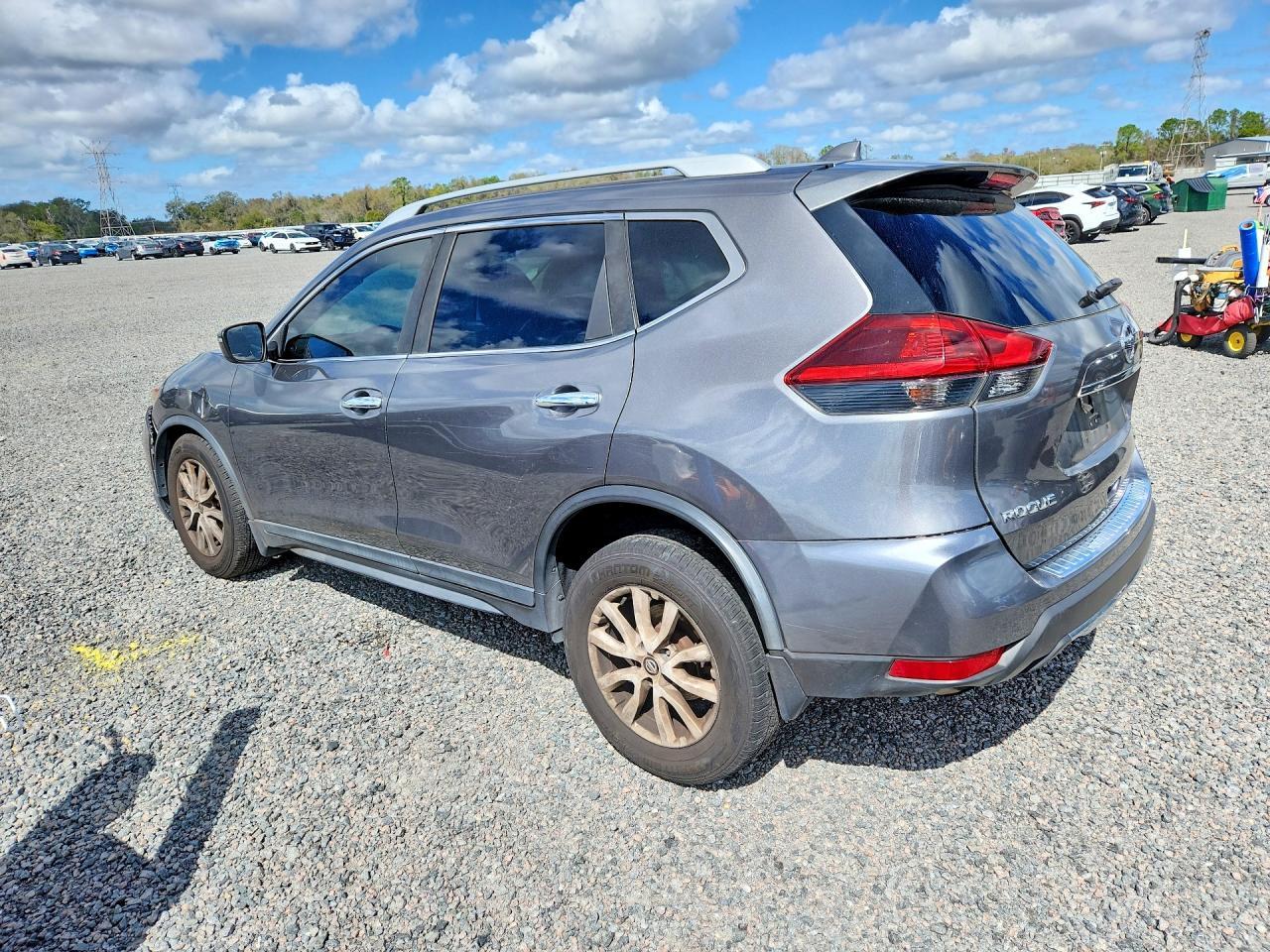 2019 Nissan Rogue S - zdjęcie 2