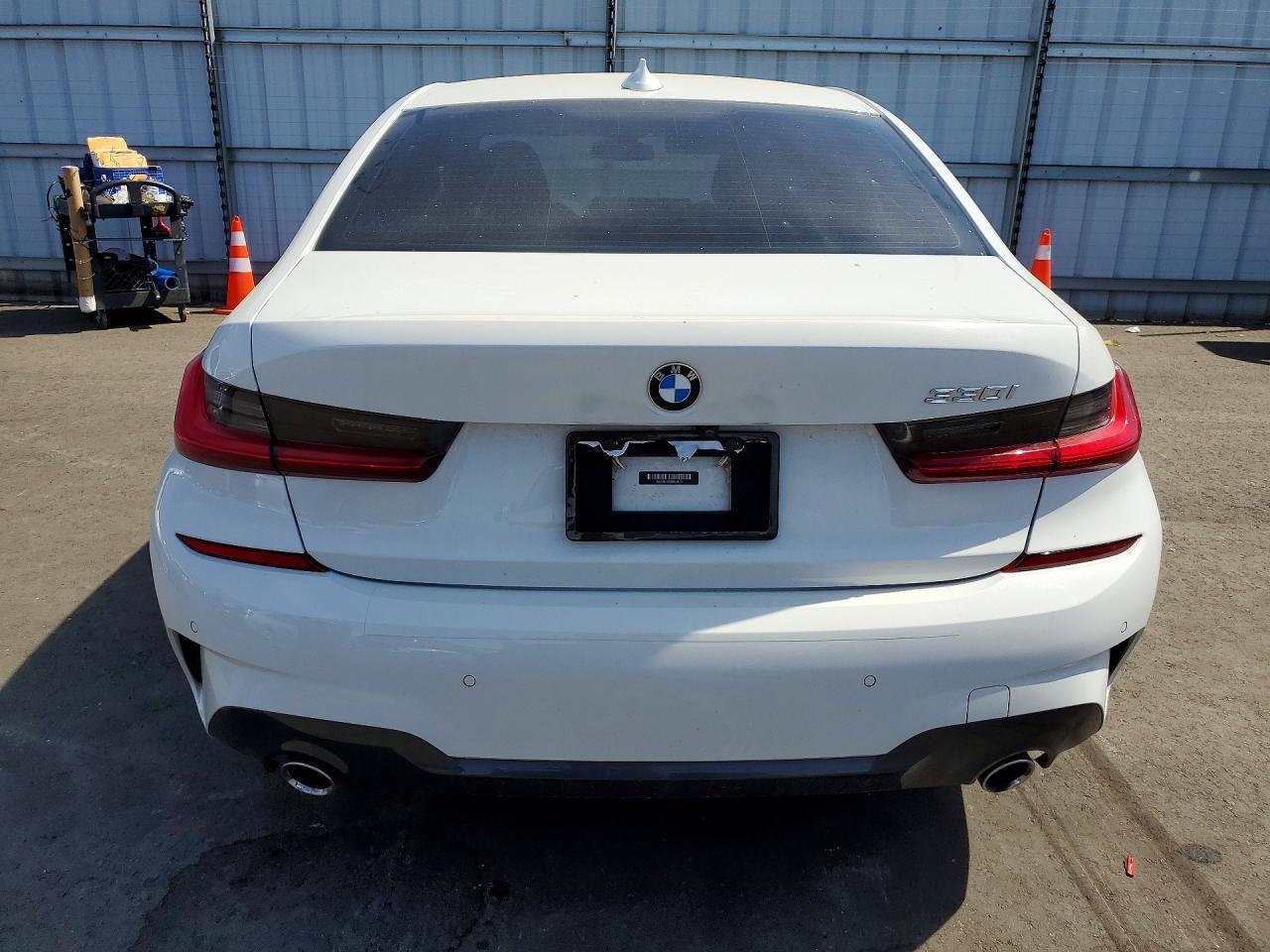 2021 BMW 330I - zdjęcie 6