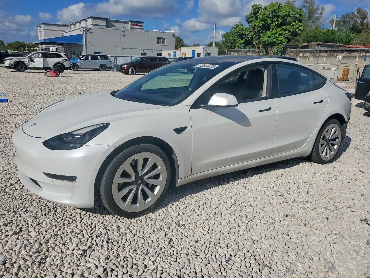 2022 Tesla Model 3 - zdjęcie główne
