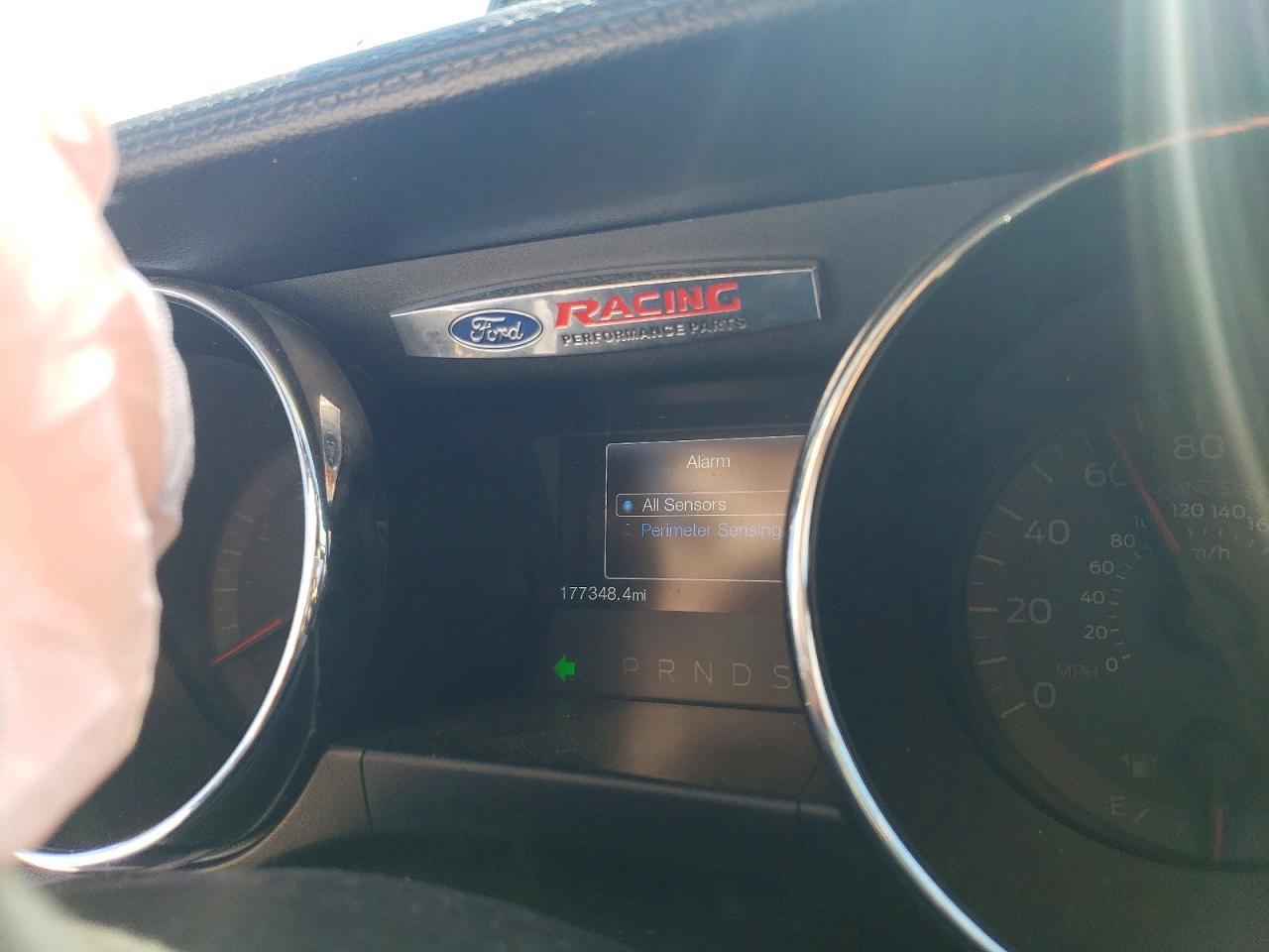 2015 Ford Mustang - zdjęcie 9