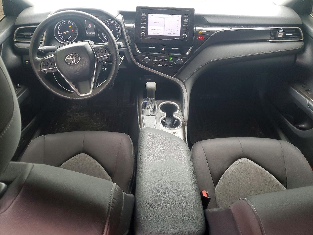 2021 Toyota Camry Le - zdjęcie 8