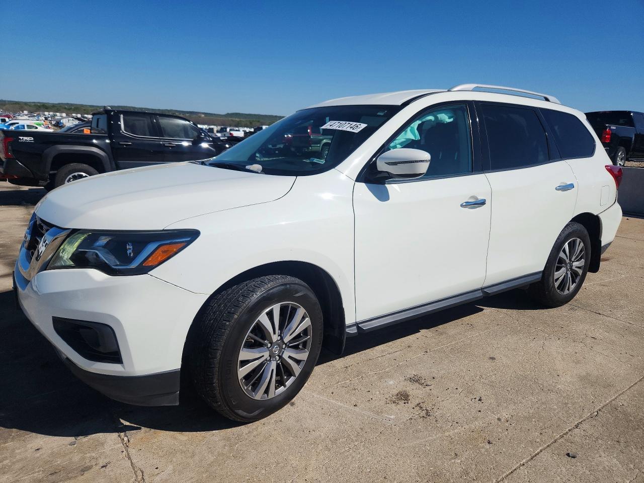 2017 Nissan Pathfinder S - zdjęcie główne
