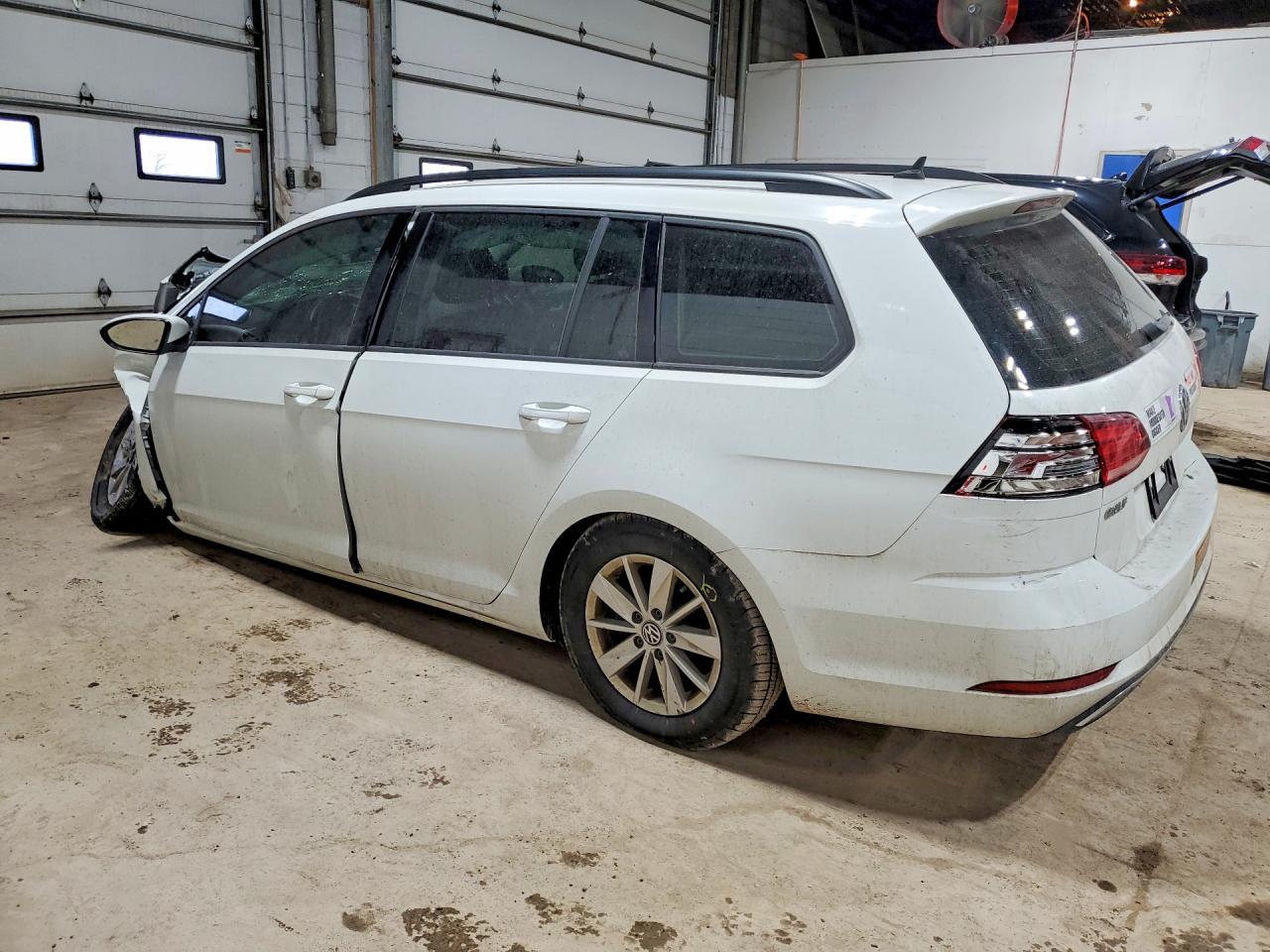 2019 Volkswagen Golf Sportwagen S - zdjęcie 2