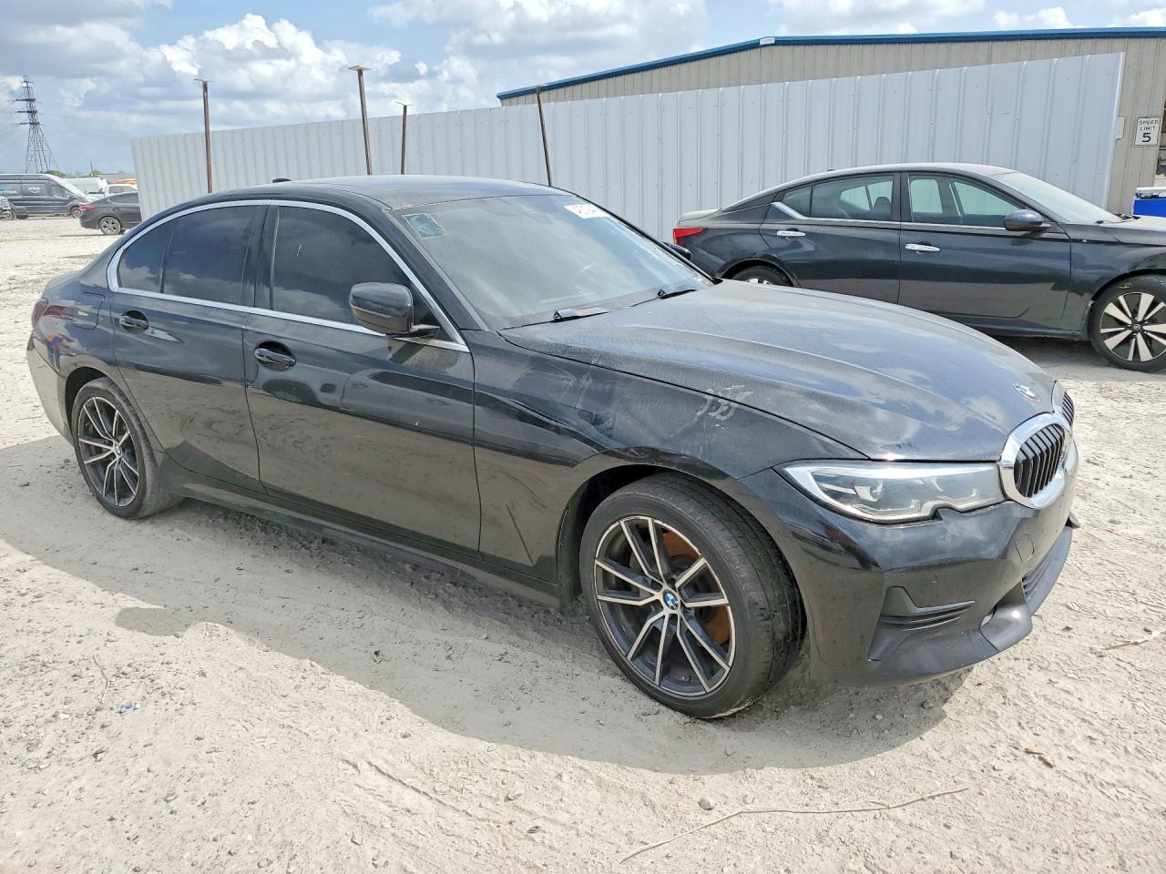 2020 BMW 330Xi - zdjęcie 4