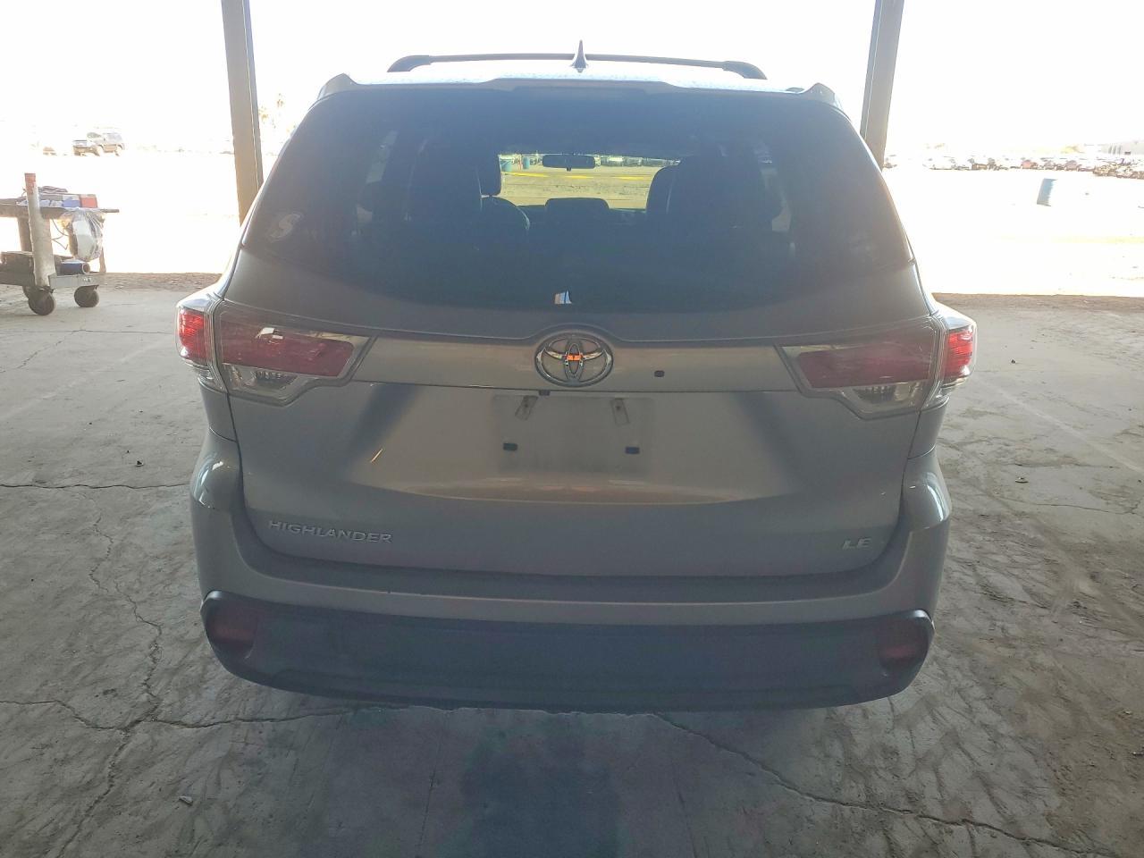 2016 Toyota Highlander Le Plus - zdjęcie 6